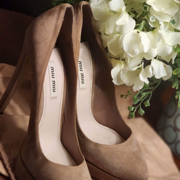 Miu Miu size 8 Beautiful shoes suede Natural color - Picture 3 of 8